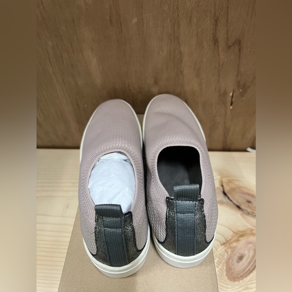 NEW! WOMENS NAKED FEET ADAPT BLUSH - Picture 3 of 5